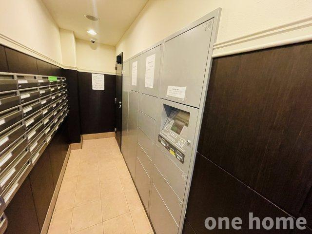 クレアシティ淡路ザ・ガーデンの設備|◆留守でも荷物の受け取りができる宅配ボックス完備です！再配達を依頼するストレスから解放されます！