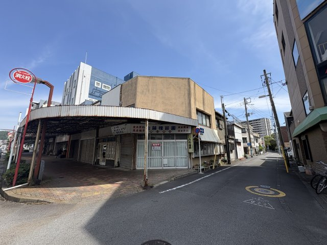 売土地　沼津市大門町の外観|歩道にはアーケードがあり、雨の日でも安心です。