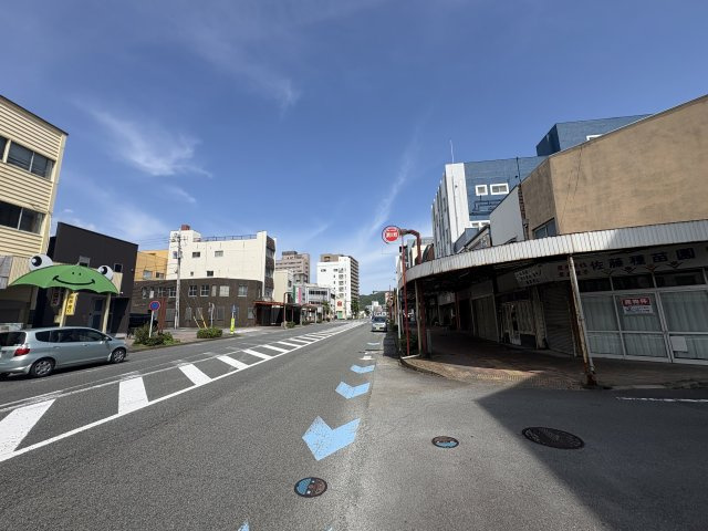 売土地　沼津市大門町の前面道路含む現地写真|前面道路「御成橋通り」をまっすぐ行くと沼津市役所へ行くことができます。
