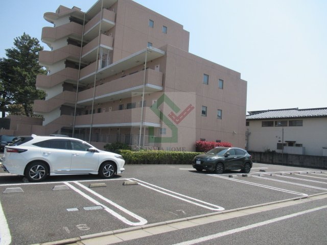 ベースブリッジの駐車場