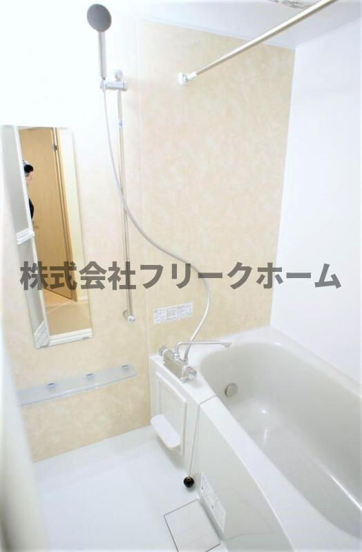 小金井市前原町３丁目の賃貸マンションの浴室