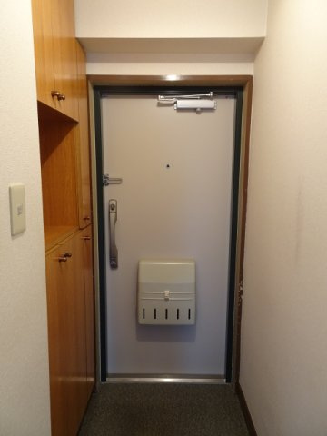 嵯峨ハイツの玄関
