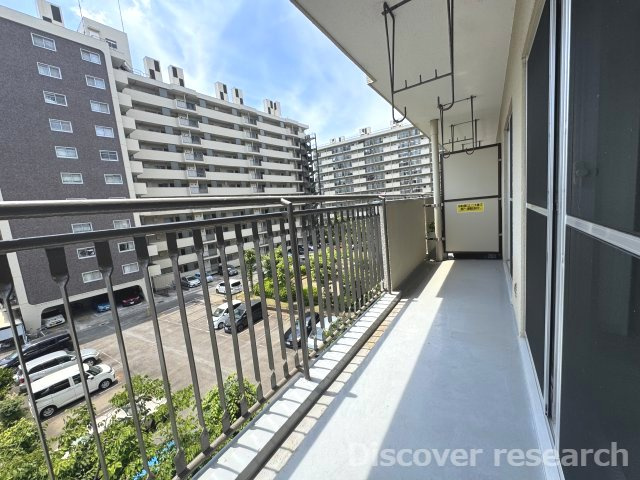 多摩稲城マンションA棟のバルコニー