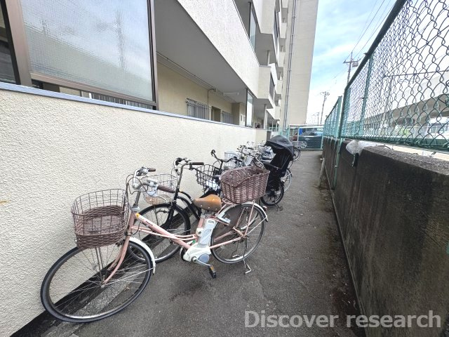 多摩稲城マンションA棟の駐輪場