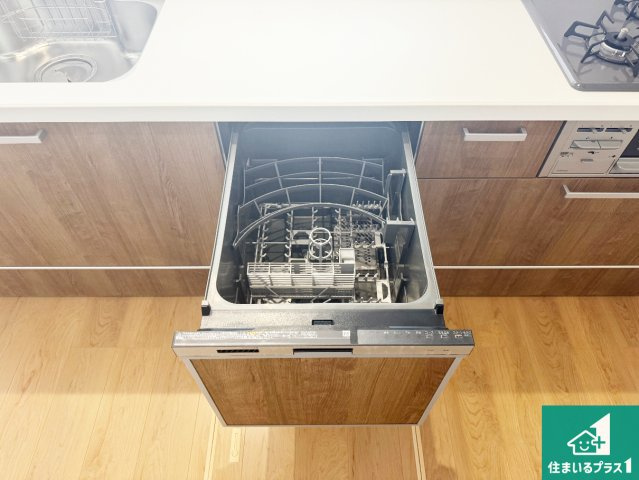 ♦高石市高師浜　第2期　新築一戸建ての設備|食事後の一仕事、食器洗いをボタン一つでお任せできちゃいます！場所を取らないビルトイン式なので、お料理スペースもしっかり確保！