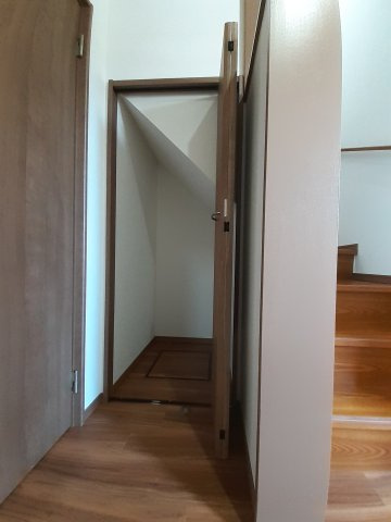 熊本市南区野口１丁目の中古一戸建の収納|階段下収納
