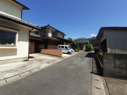 熊本市南区野口１丁目の中古一戸建の前面道路含む現地写真