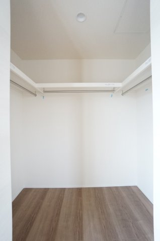 リーブルガーデン常滑市大野町第2　1号棟の収納|たっぷり収納可能なウォークインクローゼット！