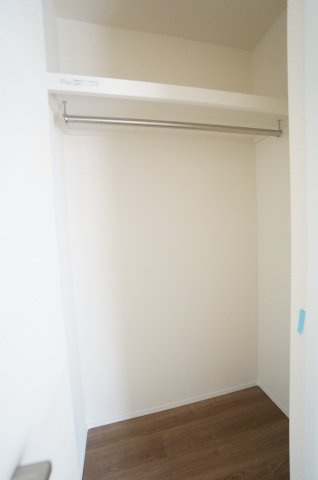 リーブルガーデン常滑市大野町第2　1号棟の収納|1階洋室のクローゼット。
