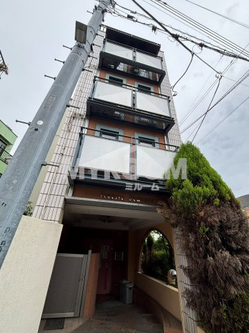 ジュネス・ドヌール
