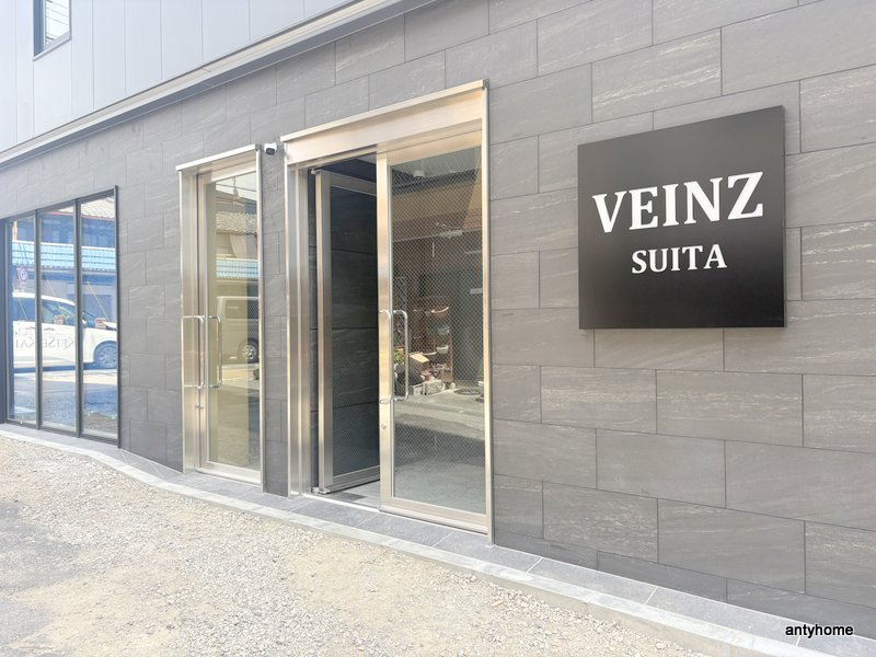 VEINZ SUITA　仲介手数料無料のエントランス