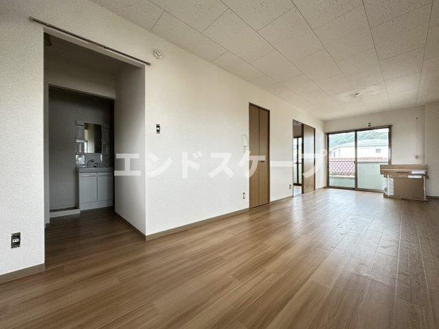 アメージングエステートＢの居間・リビング|高崎、前橋のお部屋探しはエンドスケープまで！お客様の理想お聞かせ下さい♪