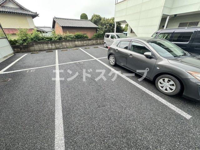 アメージングエステートＢの駐車場|高崎、前橋のお部屋探しはエンドスケープまで！お客様の理想お聞かせ下さい♪