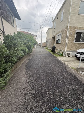 藤沢市鵠沼海岸７丁目　中古戸建　の前面道路含む現地写真