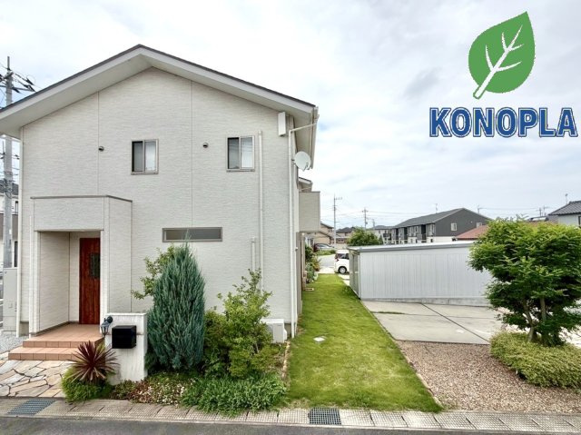 【中古戸建】前橋市北代田町の外観|■外観｜外壁のアクセントカラーがシックな外観です。シンプルなデザインでありながらも「個性」を損なわず、お客様一人ひとりの暮らし方にフィットします。