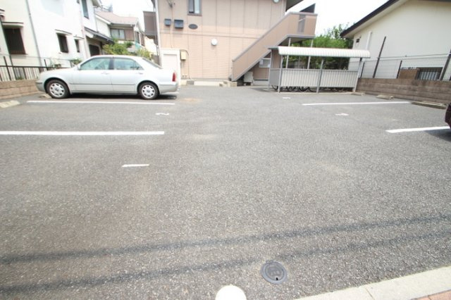 クレールセゾンの駐車場|駐車スペースもあります