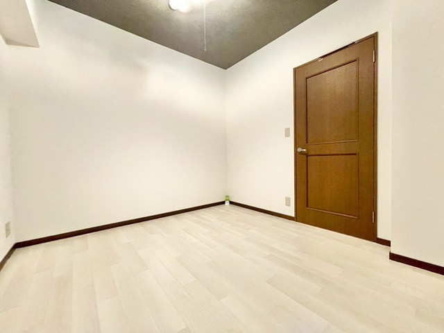 【洋室】 | ベルク豊中宮山 | サイトに掲載されていない箇所の写真、撮影してお届けさせて頂きます！気になる物件で、見たい部分の画像が無い場合は、弊社スタッフまでご連絡下さいませ。お客様の気になる箇所を、カメラにて撮影して参ります！