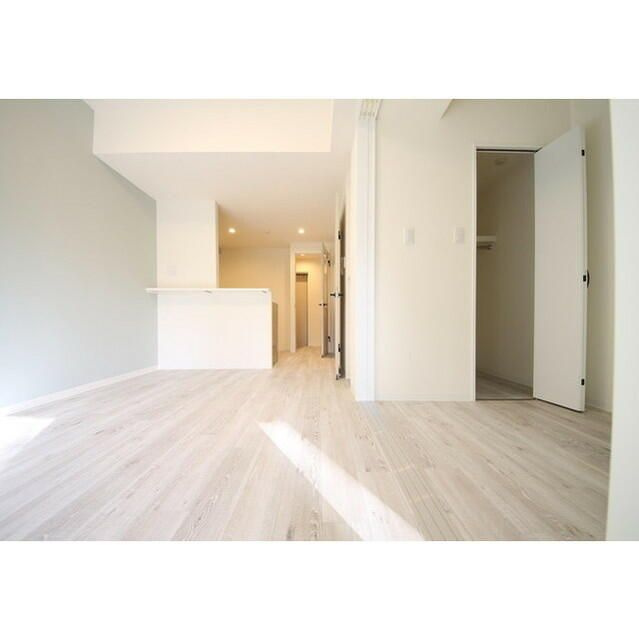 ＣＲＥＳＣＥＮＴ　ＣＯＵＲＴの居間・リビング
