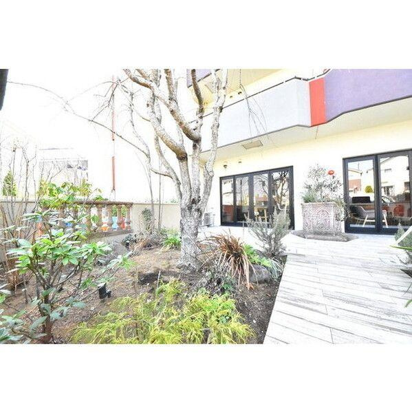 ＣＲＥＳＣＥＮＴ　ＣＯＵＲＴのエントランス