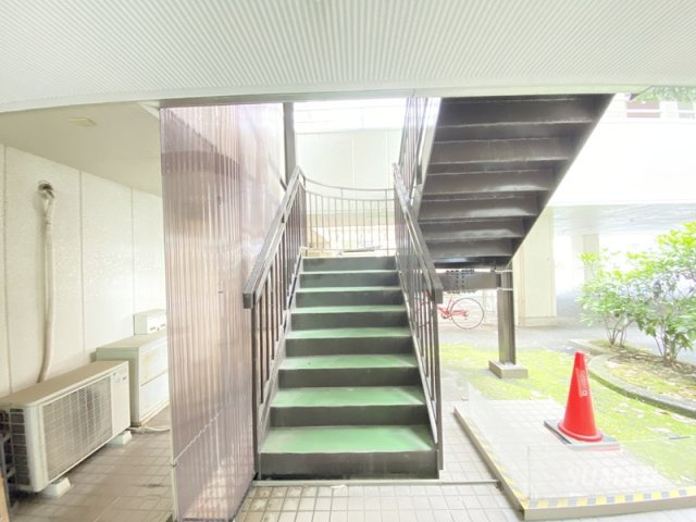 鹿骨センターハイツのその他共用部分|共用階段です