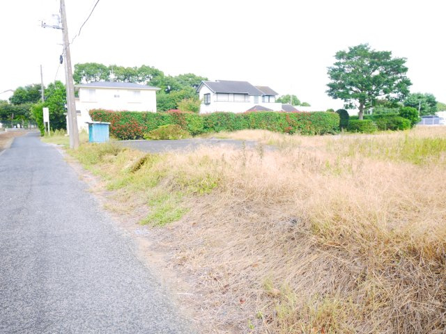 茂原市東郷　中古戸建の前面道路含む現地写真|敷地約194坪 6SLDK　JR外房線茂原駅徒歩約10分  業務スーパー徒歩約5分　閑静な立地