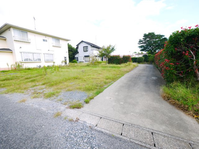 茂原市東郷　中古戸建の前面道路含む現地写真|敷地約194坪 6SLDK　JR外房線茂原駅徒歩約10分  業務スーパー徒歩約5分　閑静な立地