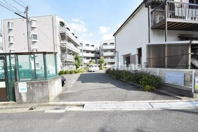 曙フラッツの駐車場