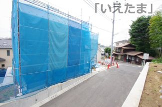 【前面道路含む現地写真】 | 【仲介手数料無料！！】町田市金井4丁目　新築戸建て（全7棟）No2号棟　4980万円 | 令和８年５月３１日撮影　建築中
