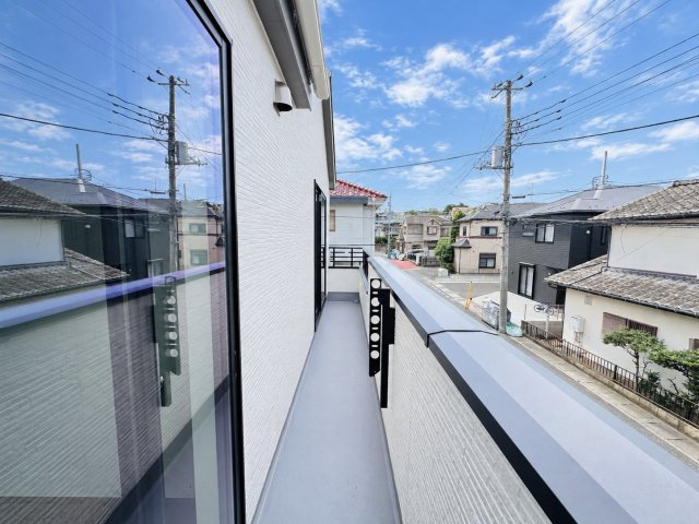 松戸市日暮８丁目新築戸建【河原塚小学校:6分】のバルコニー|南西向きワイドバルコニー・日当たり良好♪
