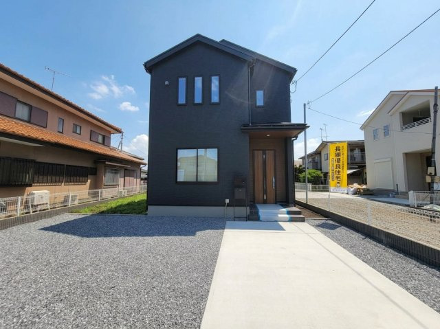 【LiveleGarden】上三川町上三川 第11　全3邸の外観|〇3号棟【4LDK+WIC+カースペース２台】
南東側公道に面し、陽当たり通風ともに良好！全居室6帖以上のゆとりのプラン♪
ぜひ現地にてご確認くださいませ！
※2026年8月撮影