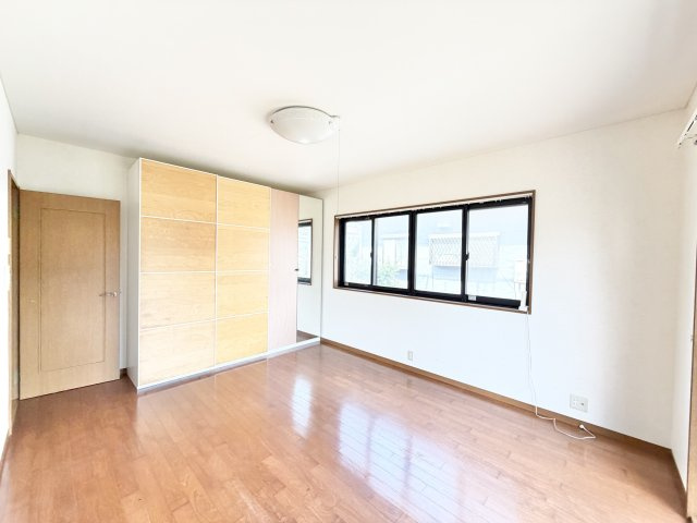 大日戸建の洋室