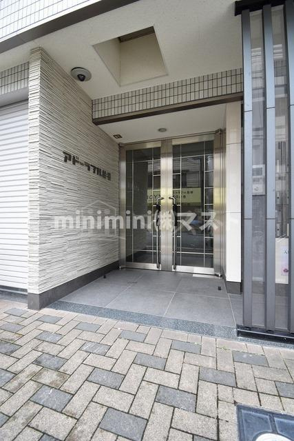 アドーラブル船場のエントランス
