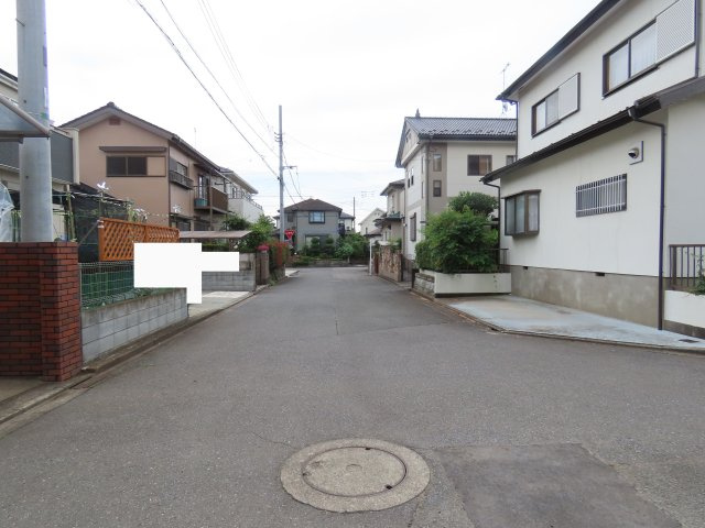 鶴ヶ島市脚折新築戸建の前面道路含む現地写真