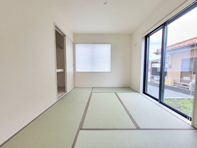 【LiveleGarden】上三川町上三川 第11　全3邸の和室|〇3号棟・6帖和室〇
こたつを置けば居間に、布団を敷けば寝室にとオールマイティーな和室☆
客間としても利用できるので機能的です。
※2026年8月撮影