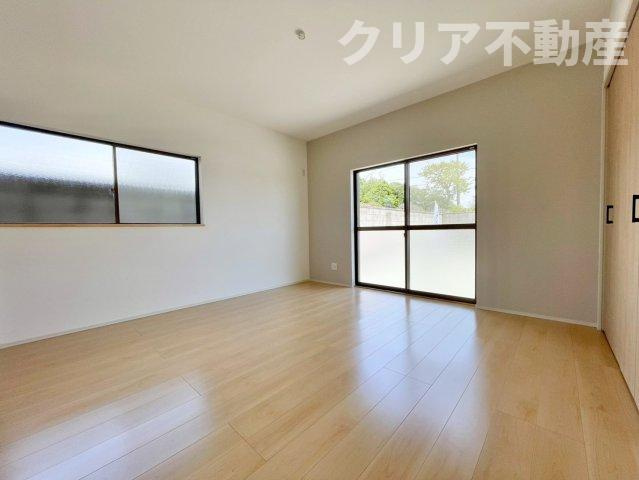 【洋室】 | 新里町武井　平屋建て再生住宅　駅11分！