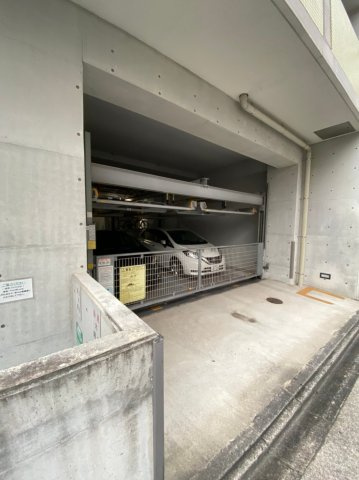 ベレーサ金山　名古屋市賃貸　仲介手数料無料の駐車場