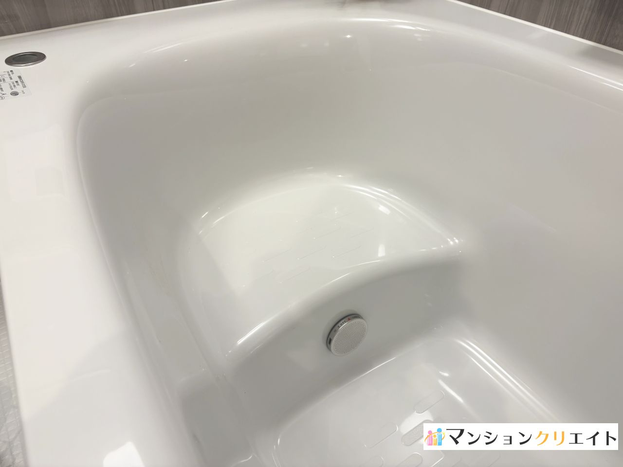 シンフォニアガーデン福井の浴室|浴槽内はステップ付き