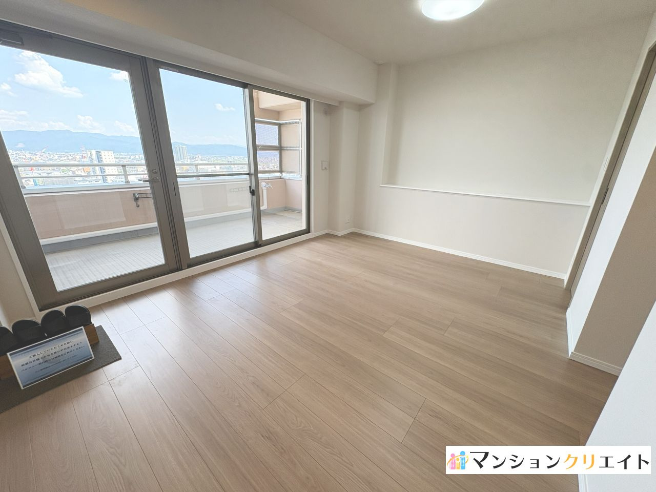 シンフォニアガーデン福井の洋室|洋室8.3帖　東向きのバルコニーに面しています