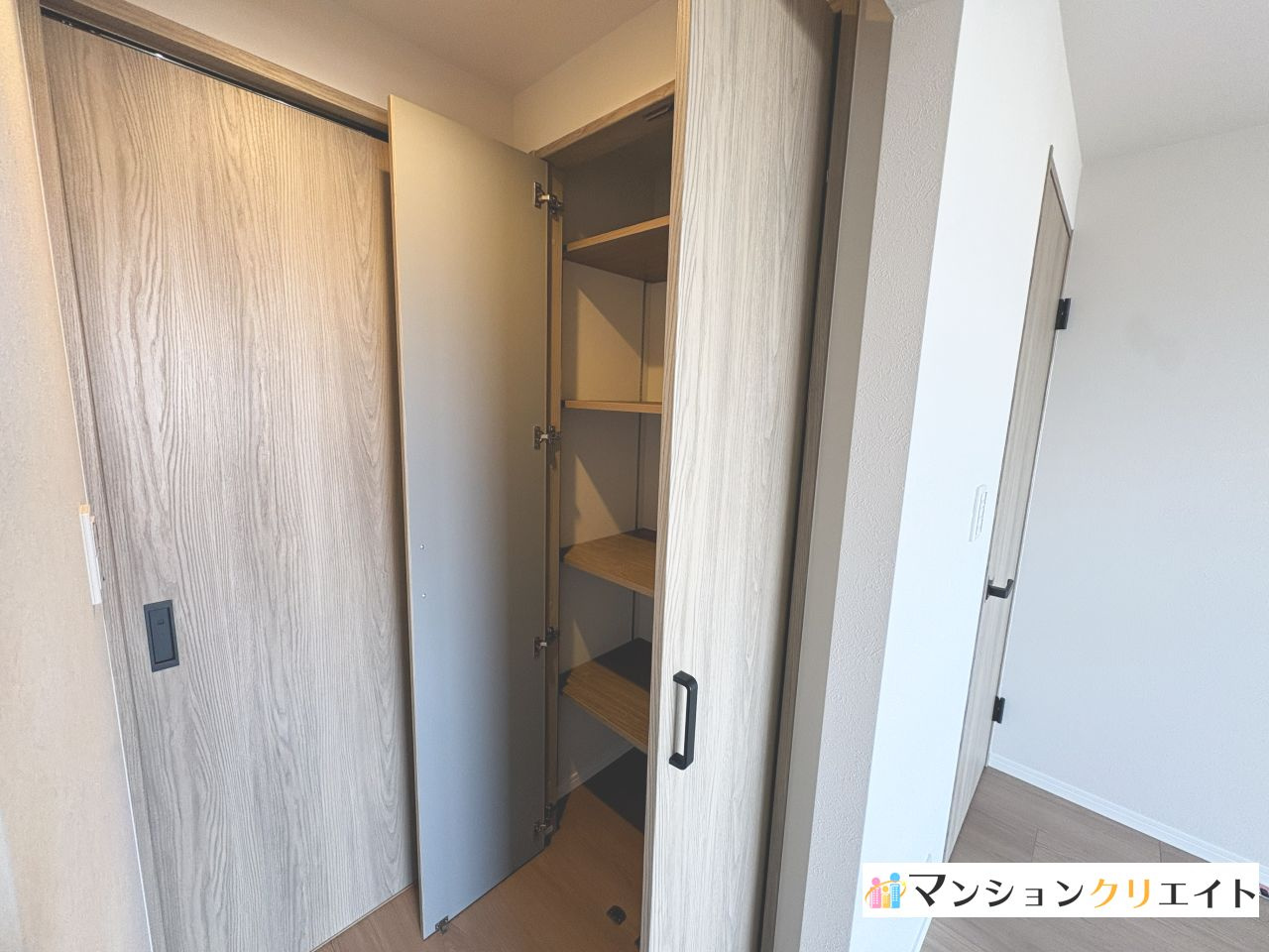 シンフォニアガーデン福井の収納|洋室8.3帖の収納スペース
