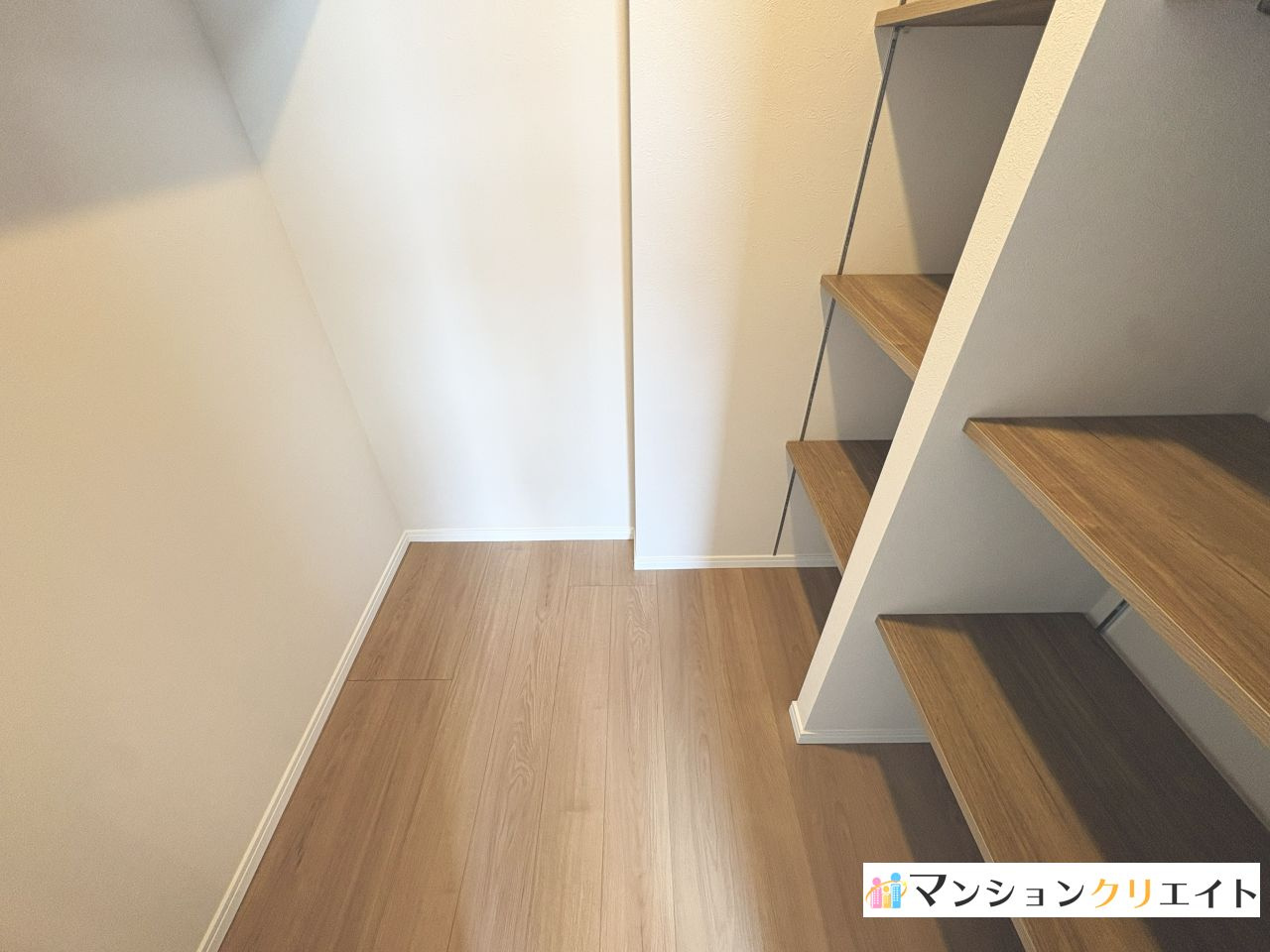 シンフォニアガーデン福井の収納|8.3帖のクローゼット内部