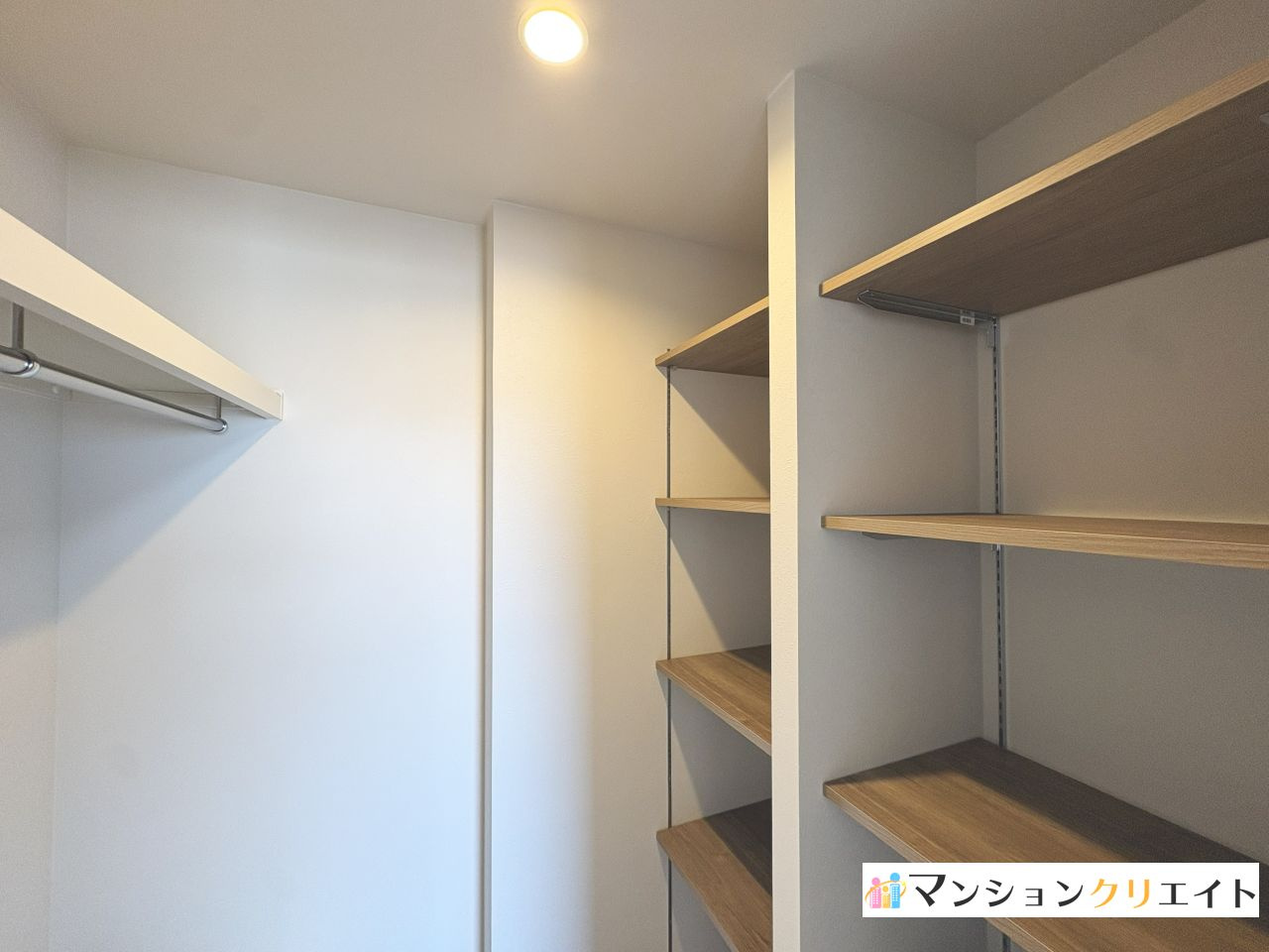 シンフォニアガーデン福井の収納|8.3帖のクローゼット内部