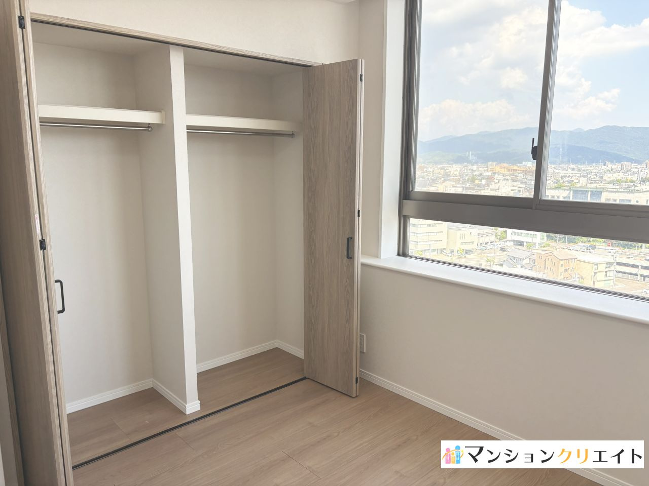 シンフォニアガーデン福井の収納|洋室5.1帖のクローゼット