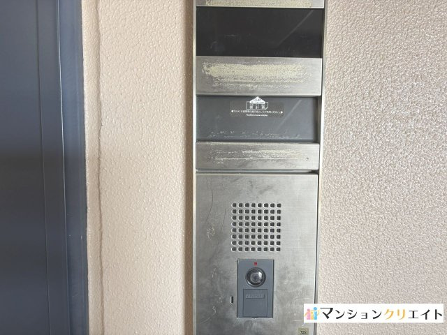 シンフォニアガーデン福井の玄関|部屋前のインターホン