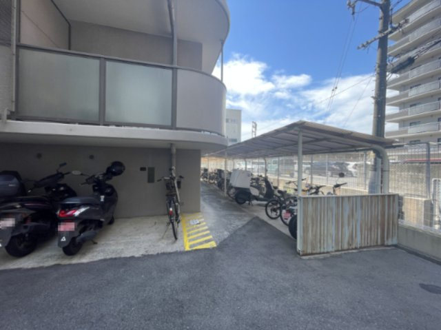 大州ＣＯ－ＯＰマンションの駐車場|バイク置き場