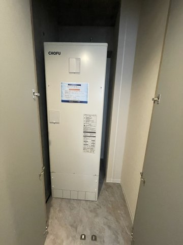 大州ＣＯ－ＯＰマンションの設備| CHOFUの電気温水器です