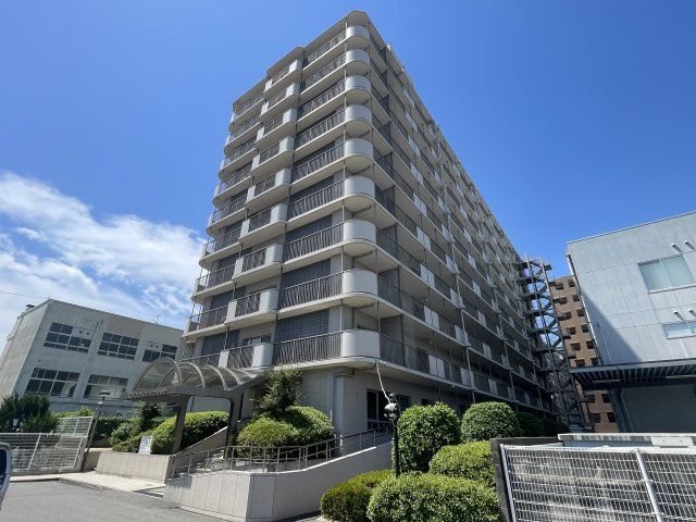 大州ＣＯ－ＯＰマンションの外観|広島駅から一駅の利便性。JR「天神川駅」まで徒歩7分。県道から脇道に入った立地で落ちついて暮らせます。