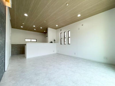 【居間・リビング】 | 高槻市山手町1丁目　中古戸建