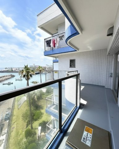 SEASIDE WINDOW｜海を眺めながら暮らす、逗子の特等席。のバルコニー