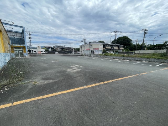 岱明野口テナントの駐車場