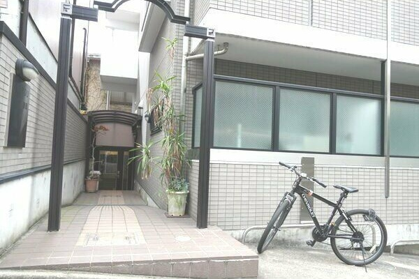 KOUYOU春岡のエントランス